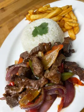 Lomo saltiado 